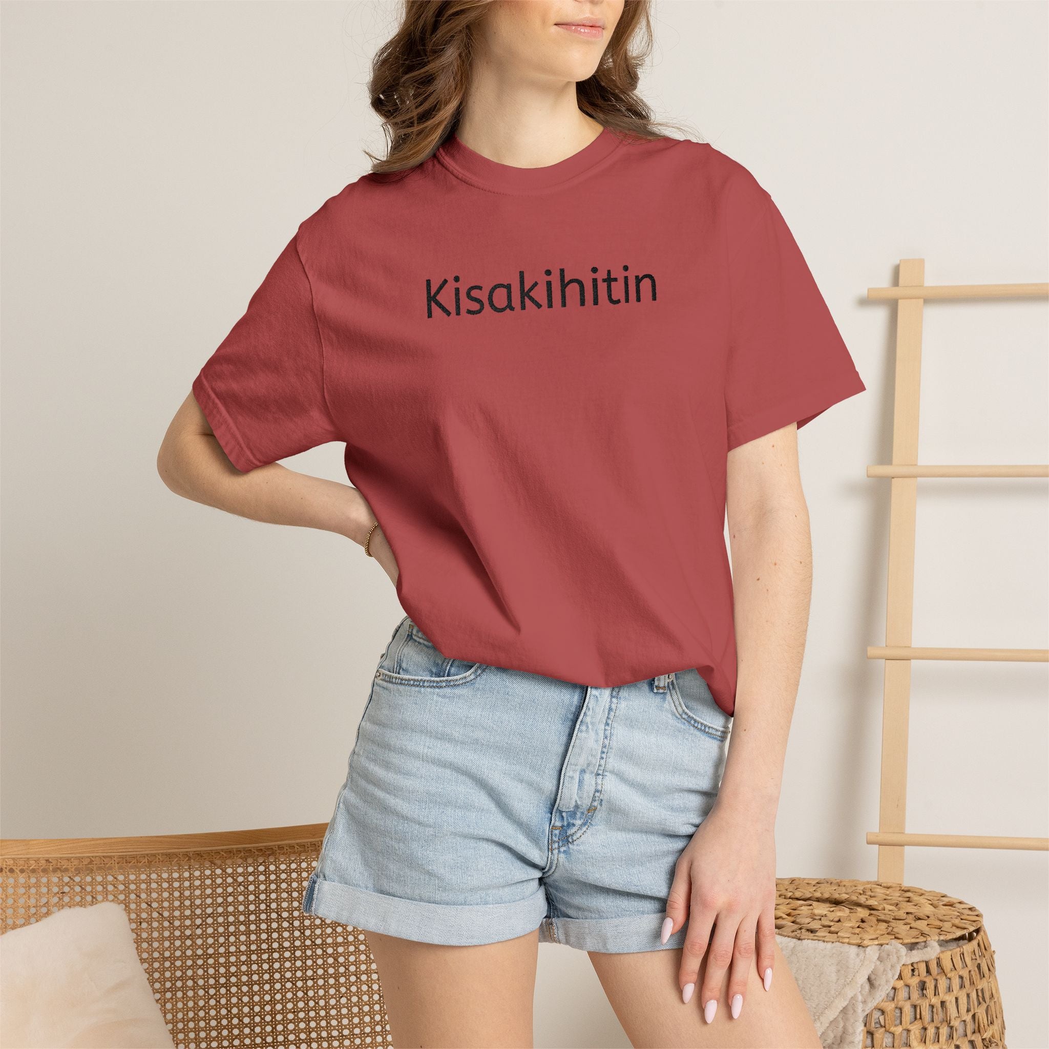 Kisakihitin Text Tee — Minimalist Graphic T-Shirt