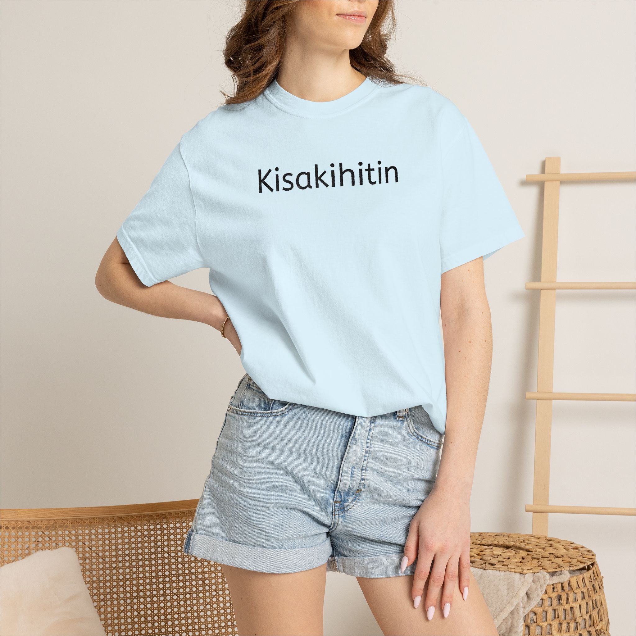 Kisakihitin Text Tee — Minimalist Graphic T-Shirt