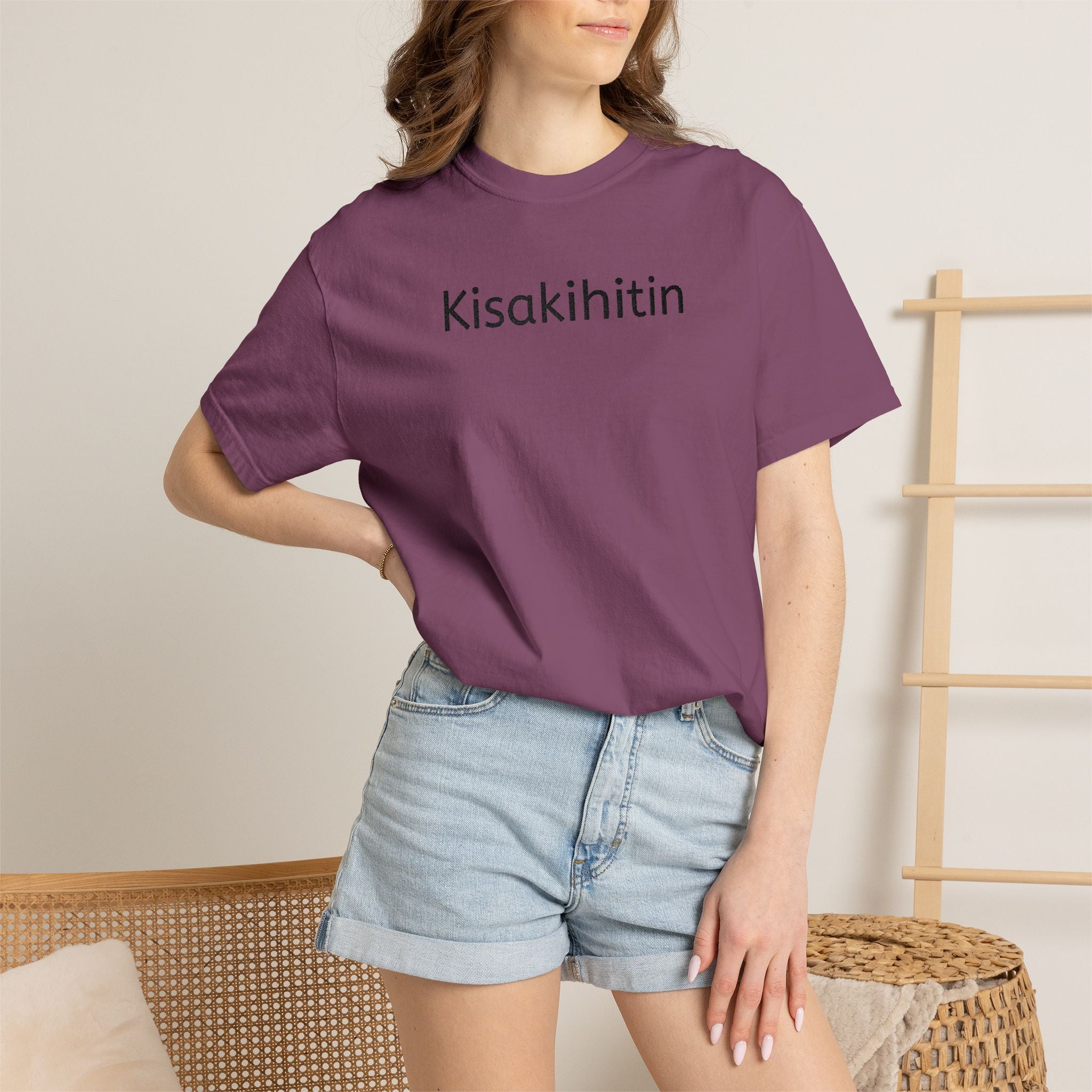 Kisakihitin Text Tee — Minimalist Graphic T-Shirt